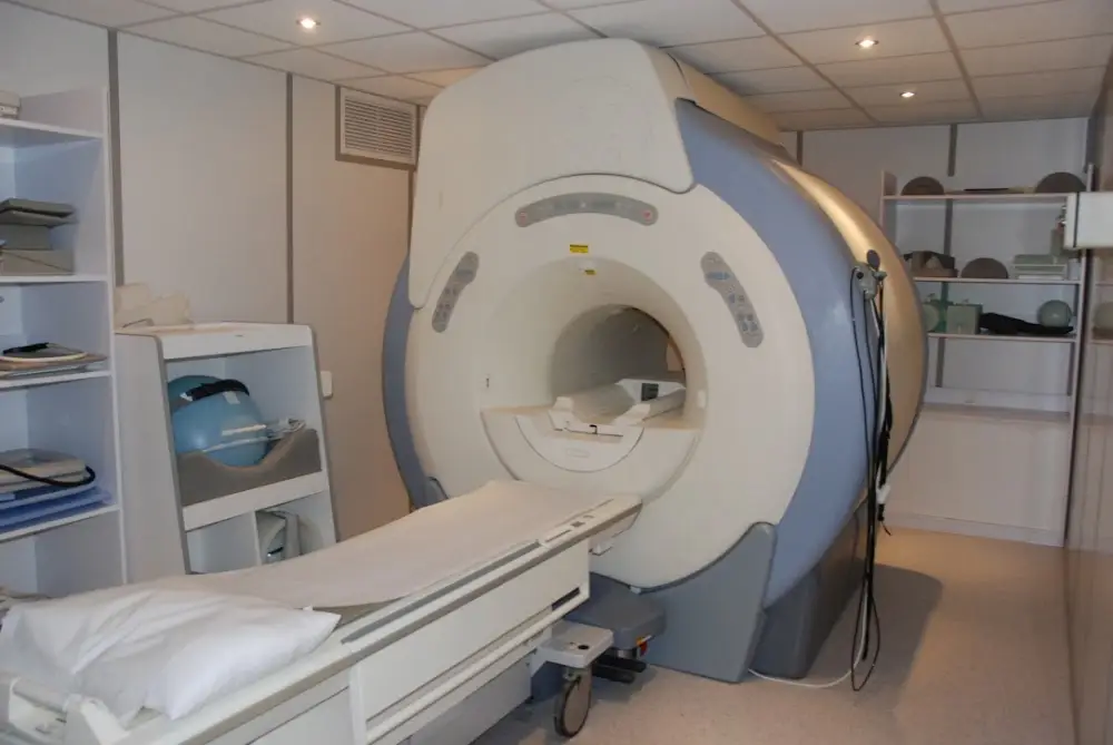 Sala de resonancia magnética en un centro de salud